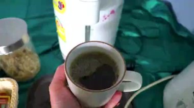 Khao Lak Phang Nga Tayland 05. Şubat 2020 Güneydoğu Asya 'da Khao Lak Amphoe Takua Pa Phang Nga Tayland' da sıcak suyla hazır kahve.