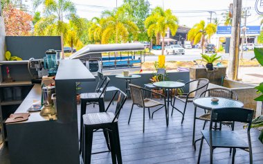 Khao Lak Phang Nga Tayland 05. Şubat 2020 Modern Otel tatil köyü kantini resepsiyon ve bar Khao Lak Amphoe Takua Pa Phang Nga Tayland, Güneydoğu Asya.