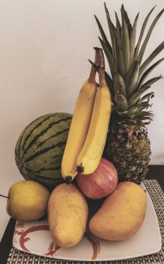 Playa del Carmen Quintana Roo Meksika 'da tropik meyve biz muzlar ananas karpuz mango elma.