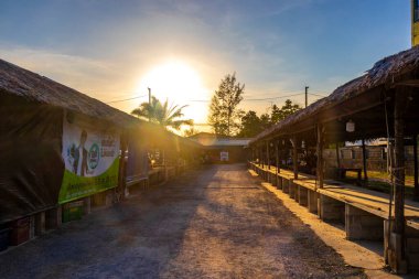Khao Lak Phang Nga Tayland 06. 2020 Şubat 'ı boş Tayland gece marketleri Bang Niang Market Chong Fah' da Khao Lak Amphoe Takua Pa Phang Nga Tayland 'da..