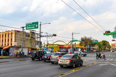 Centro Historico Mexico City 07. Şubat 2021 Yolları İnsanlar trafik trafik ve modern binalar Centro Historico Mexico City.