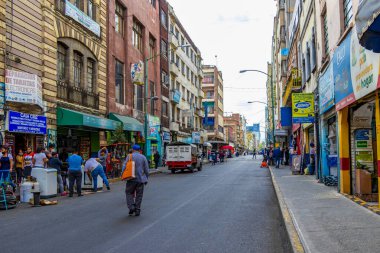 Centro Historico Mexico City, 11 numara. Şubat 2021 Yolları İnsanlar trafik trafik ve modern binalar Centro Historico Mexico City.
