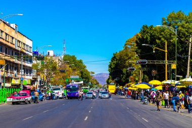 Centro Historico Mexico City 07. Şubat 2021 Yolları İnsanlar trafik trafik ve modern binalar Centro Historico Mexico City.