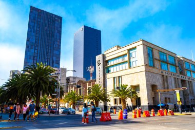 Centro Historico Mexico City 07. Şubat 2021 Yolları İnsanlar trafik trafik ve modern binalar Centro Historico Mexico City.