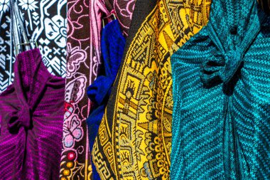 Centro Historico Mexico City 14 numara. Şubat 2021 Renkli kumaş battaniyeler Centro Historico City Mexico 'da hediyelik eşya giysisi.