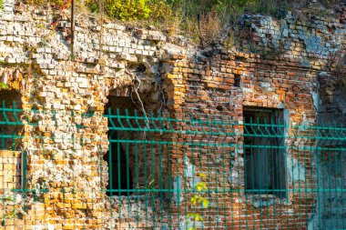 Eski Brest Kalesi duvar ve kapılar inşa ediyor Leninskiy Rayon Brest İlçe Brest Bölgesi Belarus 'ta kaybolan doğa kalıntıları.