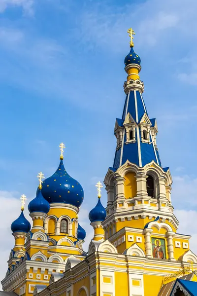 Brest Brest Bölgesi Belarus 26. Eylül 2020 Leninskiy Rayon Brest İlçe Brest Bölgesi 'nde mavi soğan kubbesiyle ünlü Aziz Nicholas Kilisesi Katedrali.