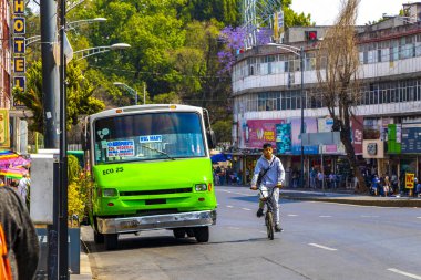 Centro Historico Mexico City 07. Şubat 2021 Yolları İnsanlar trafik trafik ve modern binalar Centro Historico Mexico City.