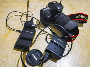 Playa del Carmen Quintana Roo Meksika 17. Aralık 2024 Canon 80D kamera Playa del Carmen Quintana Roo Meksika 'da satışta.