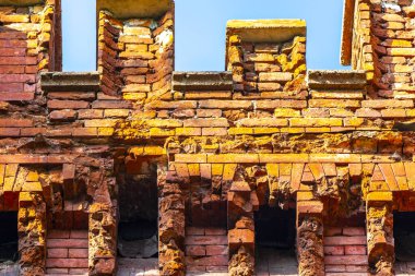 Belarus 'un Leninskiy Rayon Brest Bölgesi' nde Eski Brest Kalesi duvar ve kapı harabeleri inşa ediliyor..