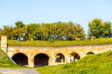 Belarus 'un Leninskiy Rayon Brest Bölgesi' nde Eski Brest Kalesi duvar ve kapı harabeleri inşa ediliyor..