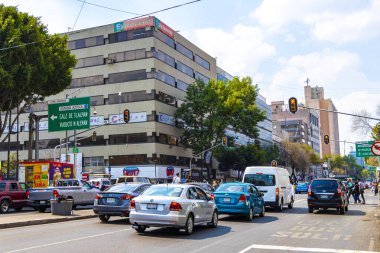 Centro Historico Mexico City 07. Şubat 2021 Yolları İnsanlar trafik trafik ve modern binalar Centro Historico Mexico City.
