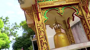 Chiang Mai Amphoe Mueang Chiang Mai Tayland 31 numara. Ekim 2018 Çan ve Altın Altın Wat Phra Doi Suthep tapınak tapınakları inşa Chiang Mai Tayland.
