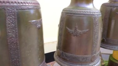 Chiang Mai Amphoe Mueang Chiang Mai Tayland 31 numara. Ekim 2018 Çan ve Altın Altın Wat Phra Doi Suthep tapınak tapınakları inşa Chiang Mai Tayland.