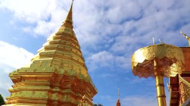Chiang Mai Amphoe Mueang Chiang Mai Tayland 31 numara. Ekim 2018 Altın stupa pagoda Wat Phra Doi Suthep tapınakları Chiang Mai Tayland 'da inşa ediliyor..