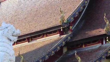 Chiang Mai Amphoe Mueang Chiang Mai Tayland 30 numara. Ekim 2018 Wat Phantao Budist Tapınağı. Güney Asya 'da Chiang Mai Tayland' da heykeller inşa ediliyor..