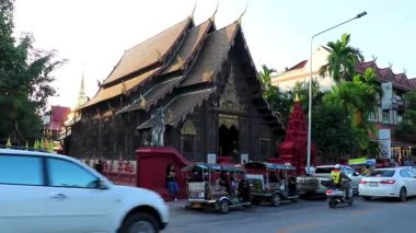 Chiang Mai Amphoe Mueang Chiang Mai Tayland 30 numara. Ekim 2018 Wat Phantao Budist Tapınağı. Güney Asya 'da Chiang Mai Tayland' da heykeller inşa ediliyor..