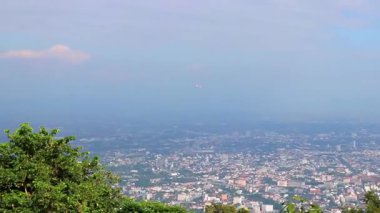 Güney Asya 'daki Chiang Mai Amphoe Mueang Chiang Mai Tayland' ın panoramik manzarası ve tropikal ormanı.
