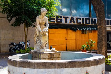Mexico City, 11 numara. 2021 Şubat Fıskiyesi Kuyu suyu heykeli heykeller heykel mimari heykel Alameda Central Park Centro Historico City Mexico.