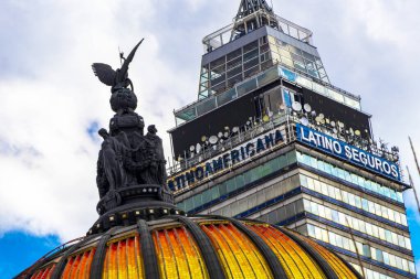Mexico City Mexico 09. Şubat 2021 Güzel Sanatlar Sarayı ve Mexico City 'nin tarihi merkezinde Torre Latinoamericana gökdeleni..
