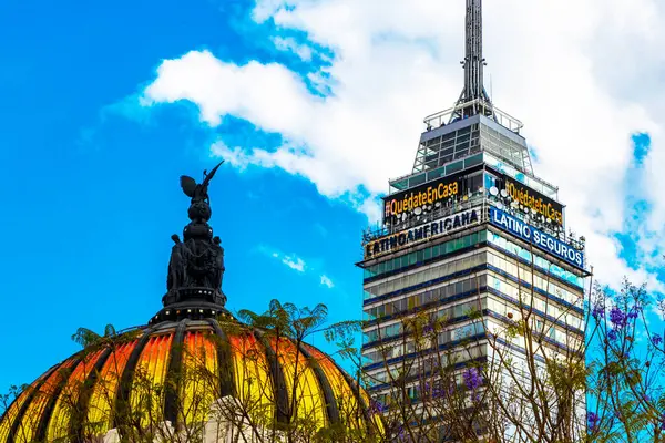 Mexico City Mexico 09. Şubat 2021 Güzel Sanatlar Sarayı ve Mexico City 'nin tarihi merkezinde Torre Latinoamericana gökdeleni..