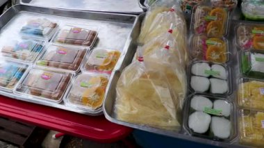 Chiang Mai Amphoe Mueang Chiang Mai Tayland 31 numara. Ekim 2018 'de, Chiang Mai Tayland' daki Ming Muang Pazarında yemek ve diğer mallar..