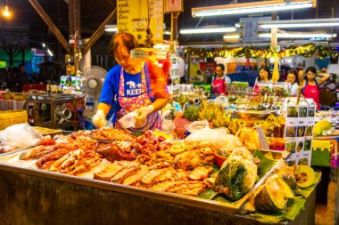 Chiang Mai Amphoe Mueang Chiang Mai Tayland 30 numara. Ekim 2018 'de, Chiang Mai Tayland' daki Ming Muang Marketi 'nde tavuk eti yendi..