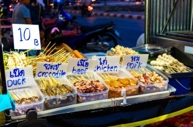 Chiang Mai Amphoe Mueang Chiang Mai Tayland 30 numara. Ekim 2018 'de, Chiang Mai Tayland' daki Ming Muang Marketi 'nde tavuk eti yendi..