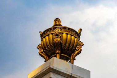 Mexico City, Mexico 10 'da. Şubat 2021 Hemiciclo a Benito Juarez Alameda Central Park 'ta ve Mexico City' nin merkezinde bir mimari başyapıt..