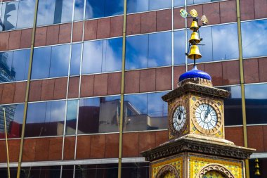 Centro Historico Mexico City, 11 numara. Şubat 2021 Güzel saat kulesi Centro Historico Mexico City 'de altın çan mimarisi ve binaları ile.