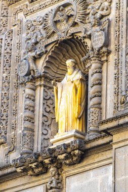 Centro Historico Mexico City 14 numara. Şubat 2021 Eski tarihi binalar kilise katedrali detaylar Centro Historico City 'deki bir duvar heykeli heykelinin deseni..