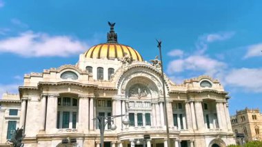 Mexico City, Meksika 09 'da. Şubat 2021 Güzel Sanatlar Sarayı Mexico City 'nin tarihi merkezinde bir mimari başyapıt..