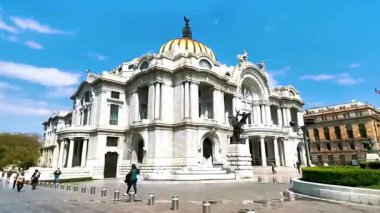 Mexico City, Meksika 09 'da. Şubat 2021 Güzel Sanatlar Sarayı Mexico City 'nin tarihi merkezinde bir mimari başyapıt..