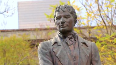 Centro Historico Mexico City 10 numara. Şubat 2021 Alexander von Humboldt heykel heykeli Mexico 'da Centro Historico' nun işlek caddelerinde heykel figürü.