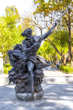 Centro Historico Mexico City 14 numara. Şubat 2021 Yapay Neptün Çeşmesi heykel heykeli heykeli Centro Historico Mexico City 'deki Alameda Central Park' ta.