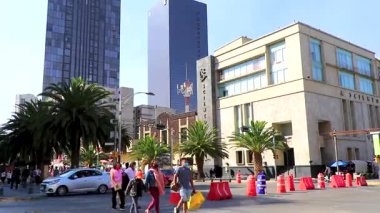 Centro Historico Mexico City 14 numara. Şubat 2021 Yolları İnsanlar trafik trafik ve modern binalar Centro Historico Mexico City.
