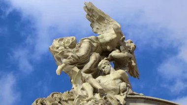 Mexico City, 11 numara. Şubat 2021 Güzel Sanatlar Sarayı 'nın heykelleri ve heykelleri Mexico City' nin tarihi merkezinde bir mimari başyapıttır..