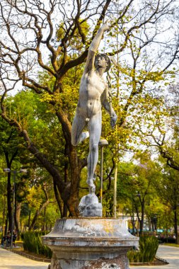 Centro Historico Mexico City 10 numara. Şubat 2021 'de Centro Historico City Mexico City' deki Alameda Central Park 'taki heykel heykeli heykeli heykeli heykeli heykeli.