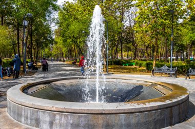 Mexico City, 11 numara. Şubat 2021 Centro Historico City Mexico 'daki Alameda Central Park' ta çeşme suyu mimarisi.