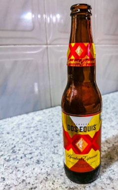 Centro Historico Mexico City 14 numara. Şubat 2021 Meksika Biraları Dos XX Equis Centro Historico City Mexico 'da bir bar restoranında.