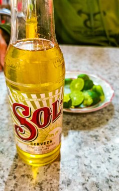 Centro Historico Mexico City 16 numara. Şubat 2021 Meksika Biraları Sol Centro Historico City Mexico 'da bir Bar Restoranında.