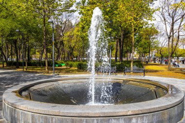 Mexico City, 11 numara. Şubat 2021 Centro Historico City Mexico 'daki Alameda Central Park' ta çeşme suyu mimarisi.