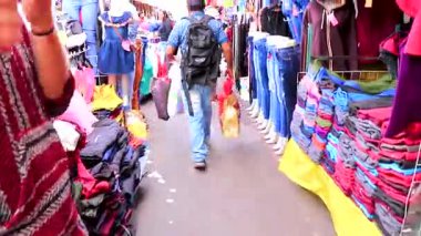 Centro Historico Mexico City 14 numara. Şubat 2021 'de Market Caddesi' nde Gıda ve Kıyafet Satış Dükkanları ve Mexico City 'deki İnsanlar ile Yürüyüş.