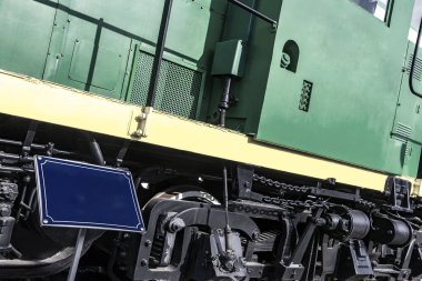 Brest Brest Bölgesi Belarus 20. Eylül 2020 Klasik antika yeşil tren lokomotifleri Leninskiy Rayon Brest Belarus 'taki Demiryolu Mühendislik Müzesi' nde buharlı lokomotifler.