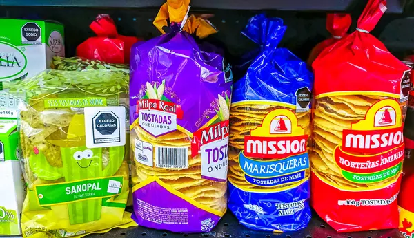 Centro Historico Mexico City 09. Şubat 2021 Mexico City 'deki 711 Eleven Store' dan Sanopal Nopal Kaktüsü ve Diğer Tostadas Alıyor..