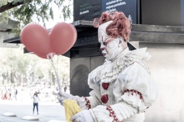 Centro Historico Mexico City 14 numara. Şubat 2021 Balonlu Ürkütücü Korku Palyaçosu Centro Historico Mexico City 'deki Turist Caddesi' nde.
