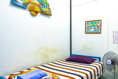 Chiang Mai Amphoe Mueang Chiang Mai Tayland 30 numara. Ekim 2018 Güneydoğu Asya 'da Chiang Mai Tayland' daki Cheap ve Dirty Hotel Hostel Room.