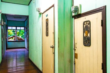 Chiang Mai Amphoe Mueang Chiang Mai Tayland 30 numara. Ekim 2018 Güneydoğu Asya 'da Chiang Mai Tayland' daki Cheap ve Dirty Hotel Hostel Room.