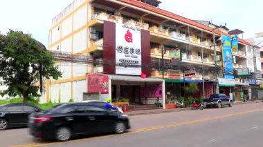 Pattaya Chon Buri Tayland 24. Ekim 2018 Meşgul Pattaya Şehri Turist Caddesi Araba Otomobili Motosikletler İnsanlar Skyline Gökdelen Binaları Pattaya Tayland 'da.