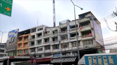 Pattaya Chon Buri Tayland 25. Ekim 2018 Meşgul Pattaya Şehri Turist Caddesi Araba Otomobili Motosikletler İnsanlar Skyline Gökdelen Binaları Pattaya Tayland 'da.